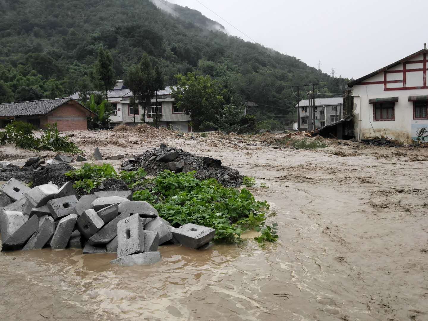 泥石流、山體滑坡等地質(zhì)災(zāi)害時(shí)有發(fā)生